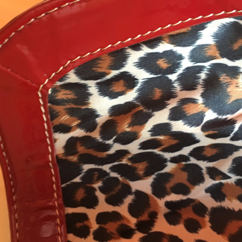 Maxi New York Signature Red Clutch Women's Purse - Picture 3 of 8